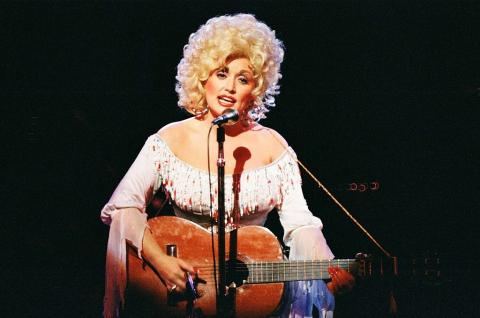 Dolly Parton Singing