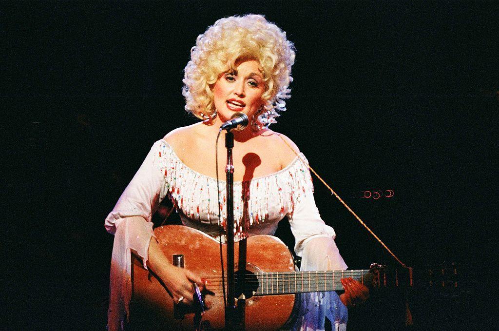 Dolly Parton Singing